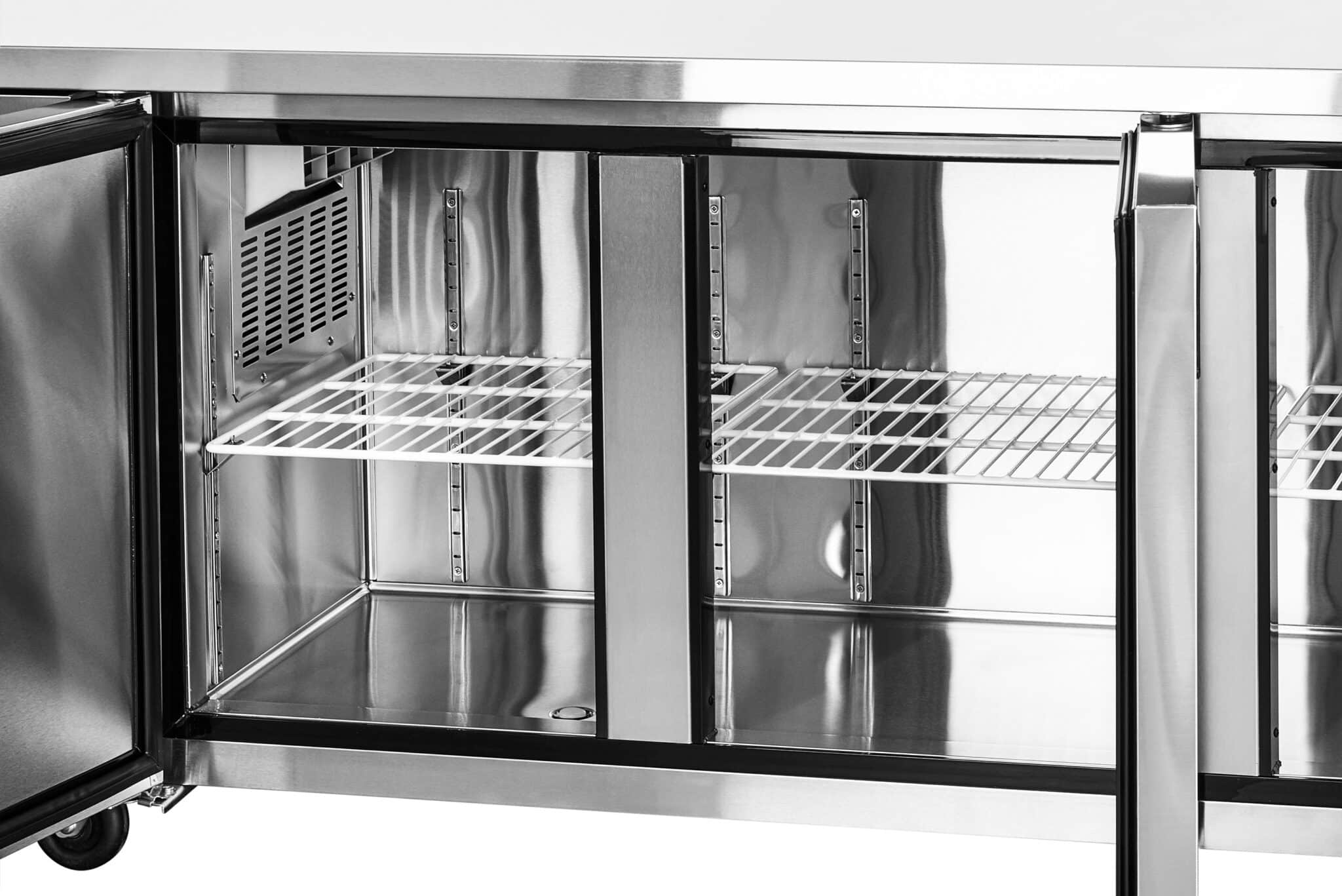 Interior de la mesa refrigerada con el evaporador de frío forzado