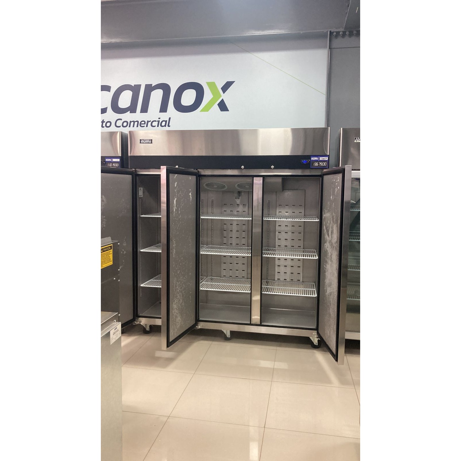 Vista adicional del equipo Ilumi AF-16003FC