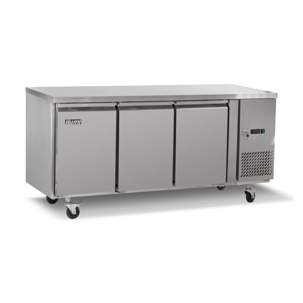 Mesa refrigerada Ilumi MG-3SD con fondo blanco